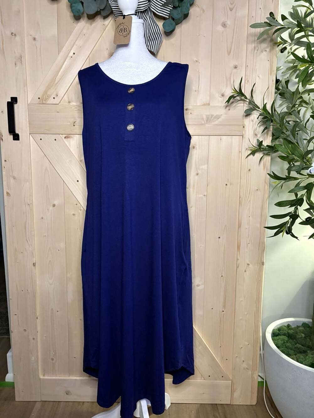 XL Wiholl Sleeveless Maxi Dress with Buttons and Pockets